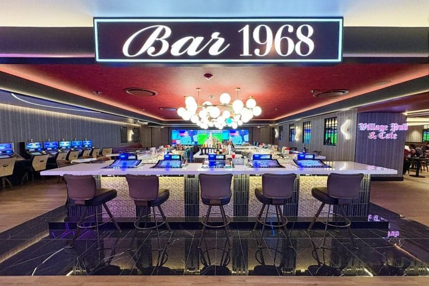 Ellis Island Casino Debuts Bar 1968