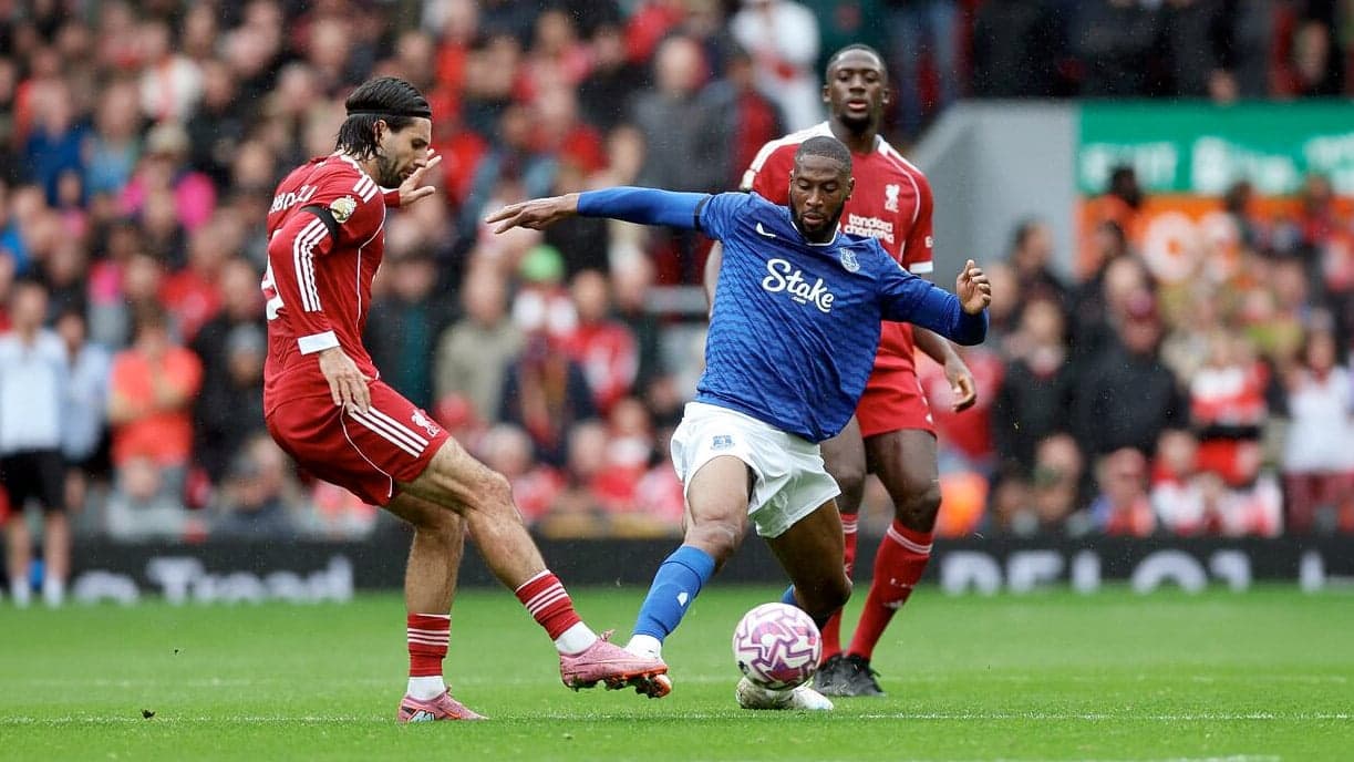 Premier League clubs face sponsorship shake-up as UK weighs ban on unlicensed gambling deals