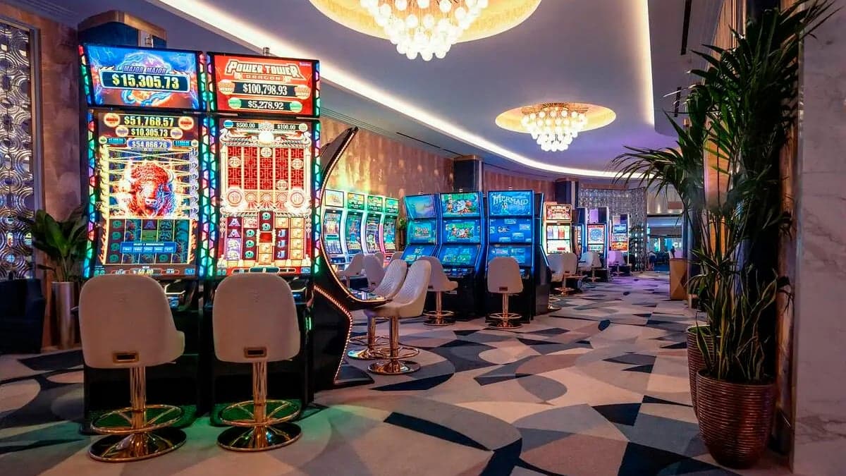 Fontainebleau Las Vegas expands high-limit slots with 135 machines and $5M jackpots
